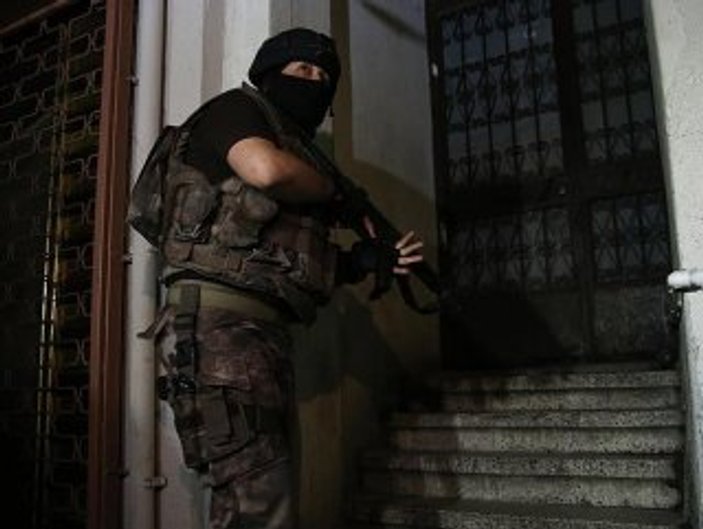 İzmir'de El-Kaide üyesi 2 kişi yakalandı