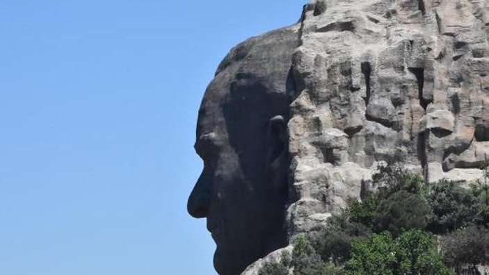 42 metrelik Atatürk maskı bakımda