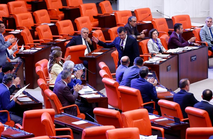 CHP milletvekilleri Meclis'i terk etti