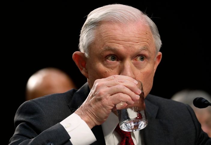 Sessions Rusya iddialarını reddetti