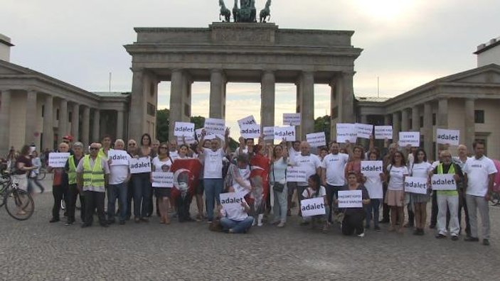 Almanya'da 300 kişilik adalet yürüyüşü