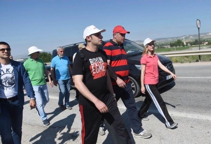 Kılıçdaroğlu'nun oğlu TKP'nin sloganıyla yürüdü