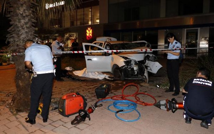 İranlı turistler, Antalya'da kaza yaptı