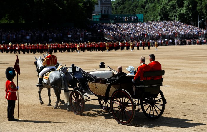 İngiltere'de Kraliçe Elizabeth'in yeni yaşı kutlandı