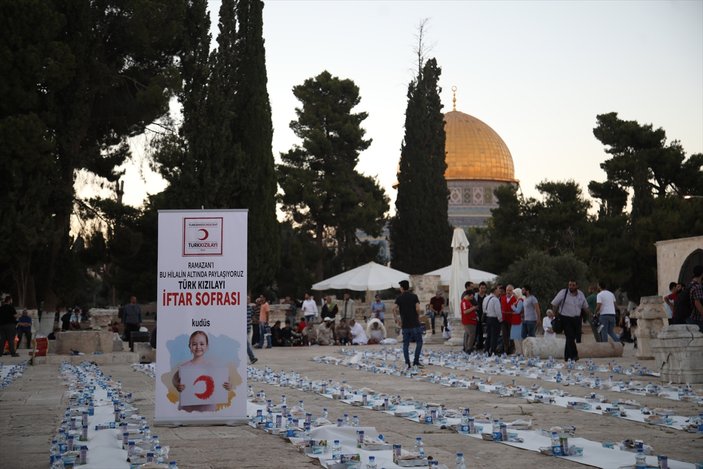 Türk Kızılayı Mescid-i Aksa’da iftar verdi