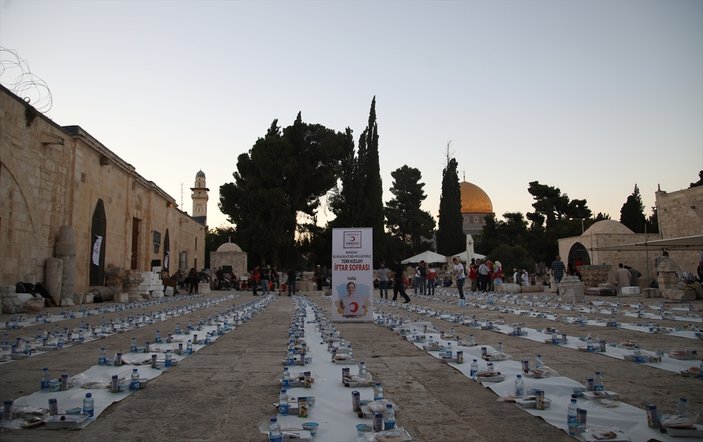 Türk Kızılayı Mescid-i Aksa’da iftar verdi