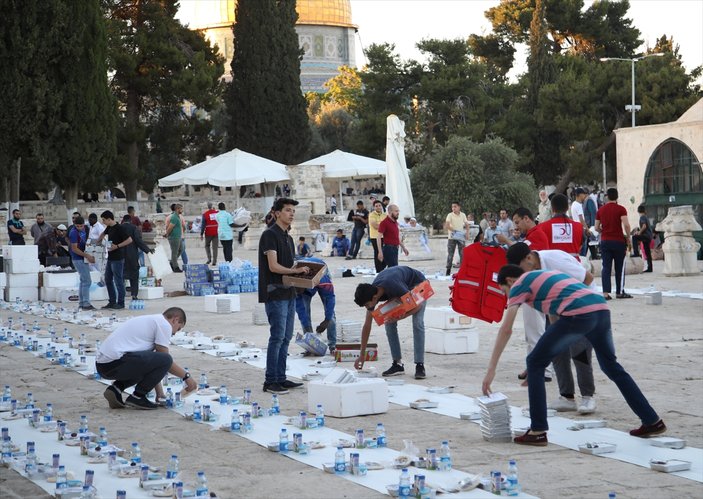 Türk Kızılayı Mescid-i Aksa’da iftar verdi