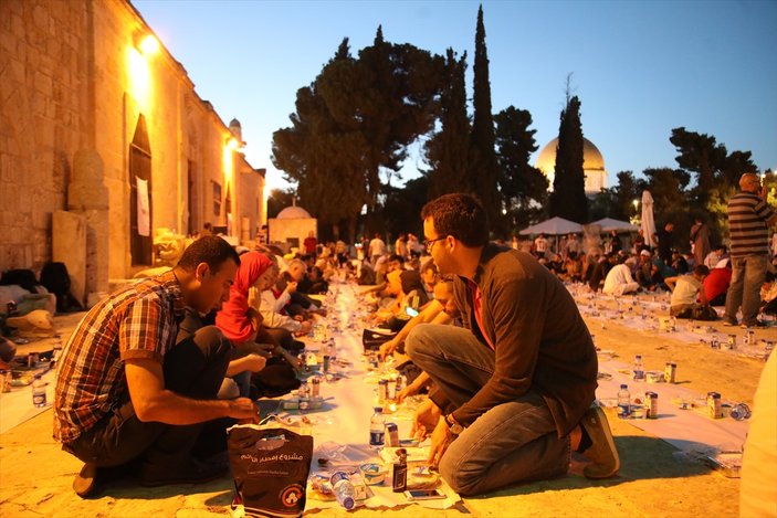 Türk Kızılayı Mescid-i Aksa’da iftar verdi