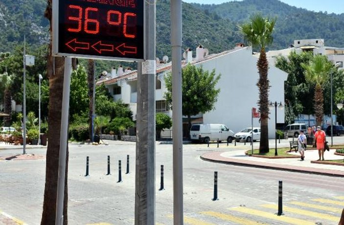 Marmaris'te sahiller doldu