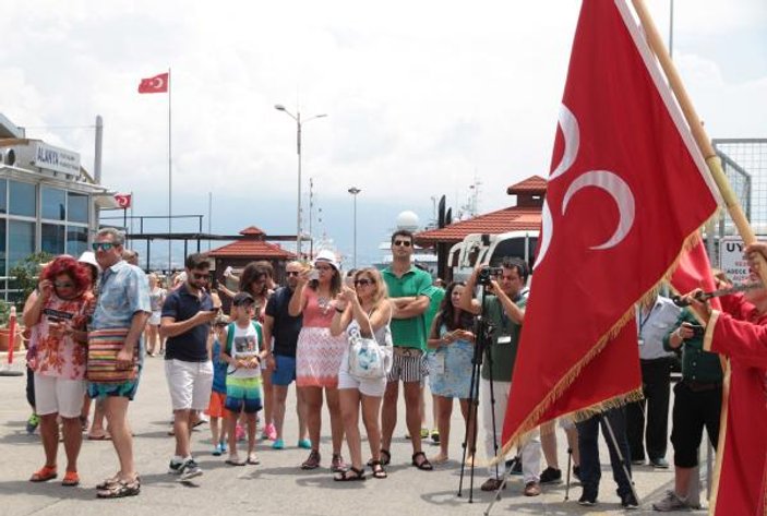 Alanya'ya gemiyle gelen Lübnanlılara mehterli karşılama