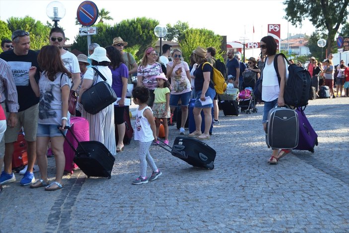 Yunanistan'ın Midilli Adası'na tatilci akını