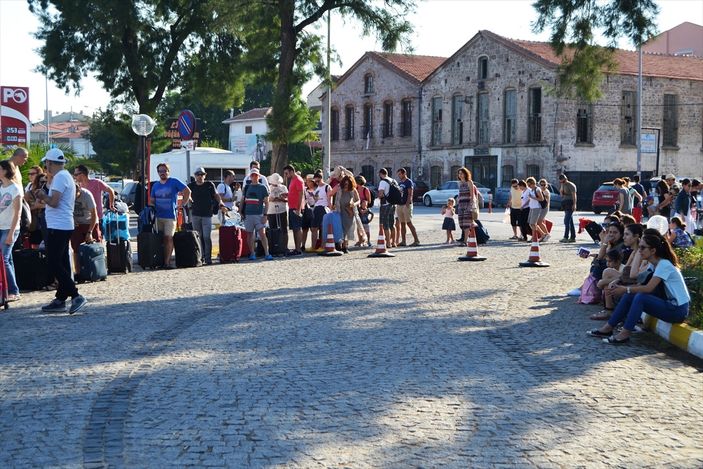 Yunanistan'ın Midilli Adası'na tatilci akını