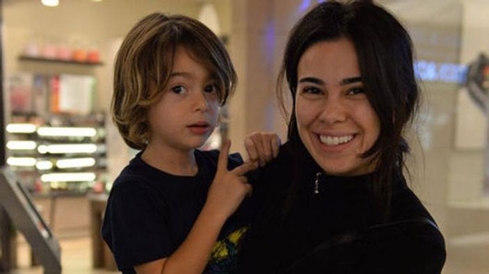 Asena Atalay 7 yaşındaki oğlunu jet-ski'ye bindirdi