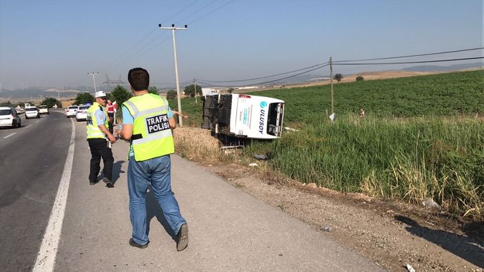 Susurluk'ta yolcu otobüsü devrildi