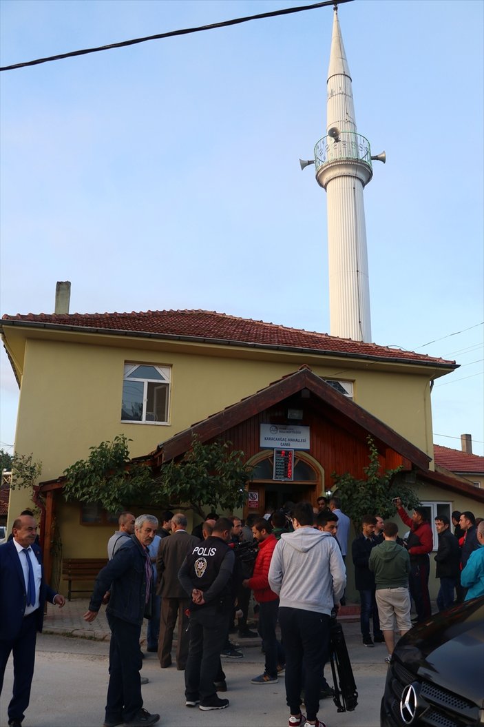 Kılıçdaroğlu bayram namazı için Bolu'da köy camisinde