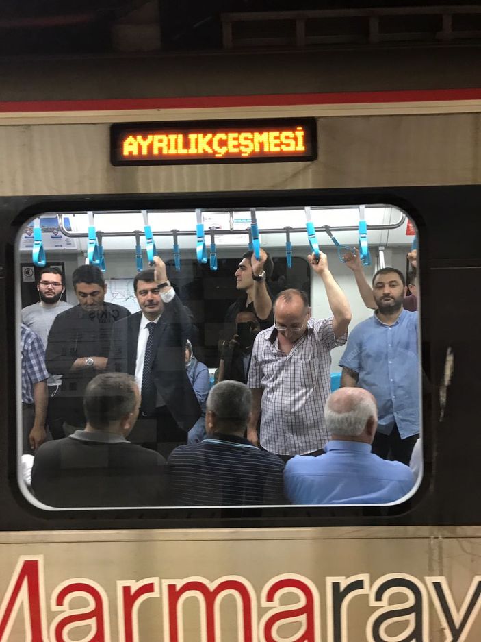 İstanbul Valisi Vasip Şahin Marmaray'da