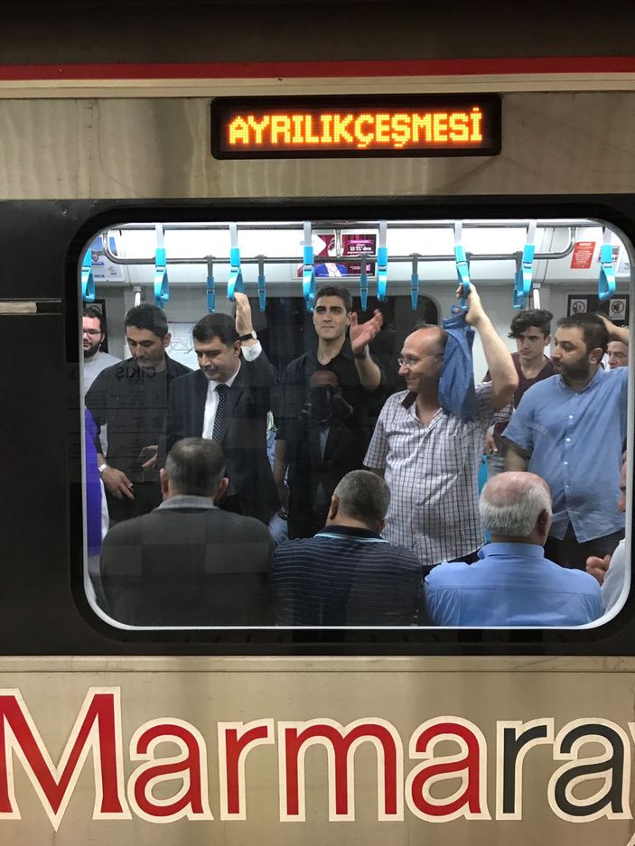İstanbul Valisi Vasip Şahin Marmaray'da