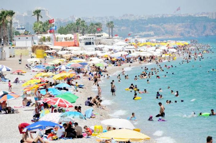 Antalya'da sahiller doldu