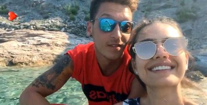 Mesut Özil ve Amine sosyal medyadan aşklarını ilan etti