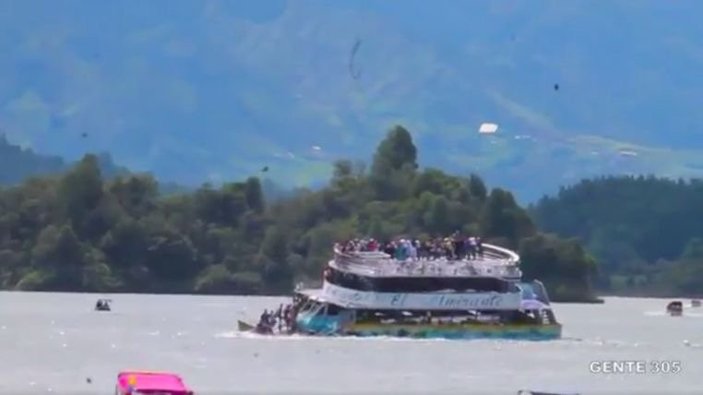 Kolombiya'da 150 kişi taşıyan turist teknesi battı