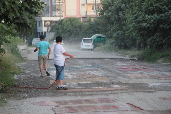 Zonguldak'ta yoldaki toza halılı çözüm