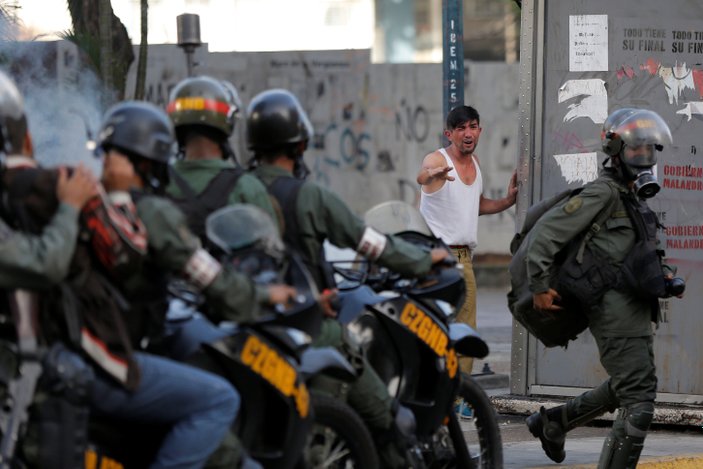 Venezuela'da Maduro karşıtlarının protestosu sürüyor