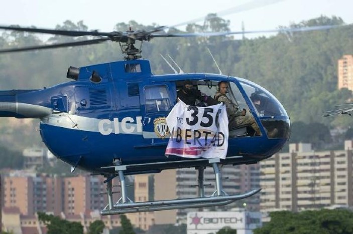Venezuela'da Yüksek Mahkeme'ye helikopterli saldırı