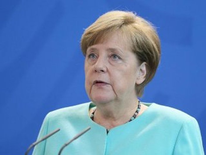 Merkel'den eşcinsel evlilik sinyali