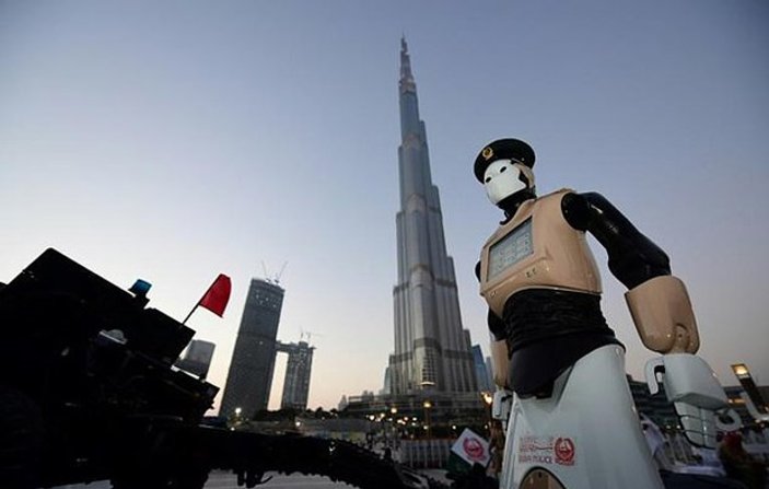 Dubai'nin sürücüsüz polis araçları görücüye çıktı