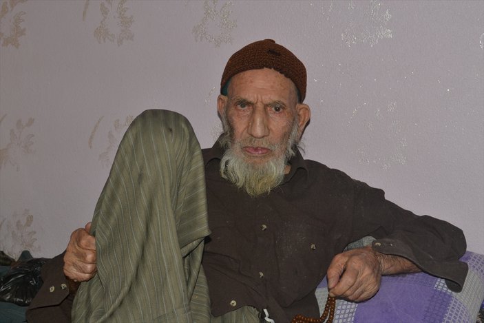 126 yaşına giren Hasan Dede'ye doğum günü sürprizi
