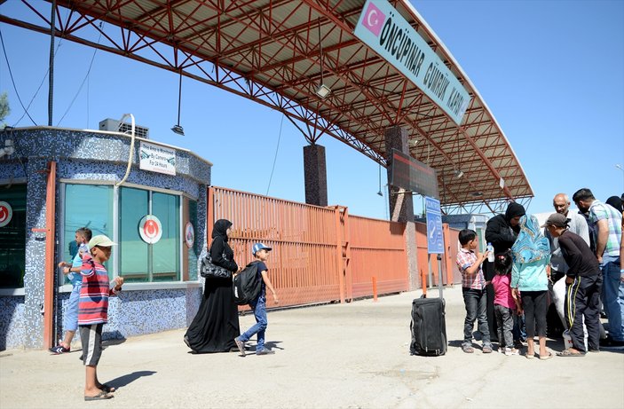 Bayramlaşmaya giden Suriyeliler Türkiye'ye dönüyor