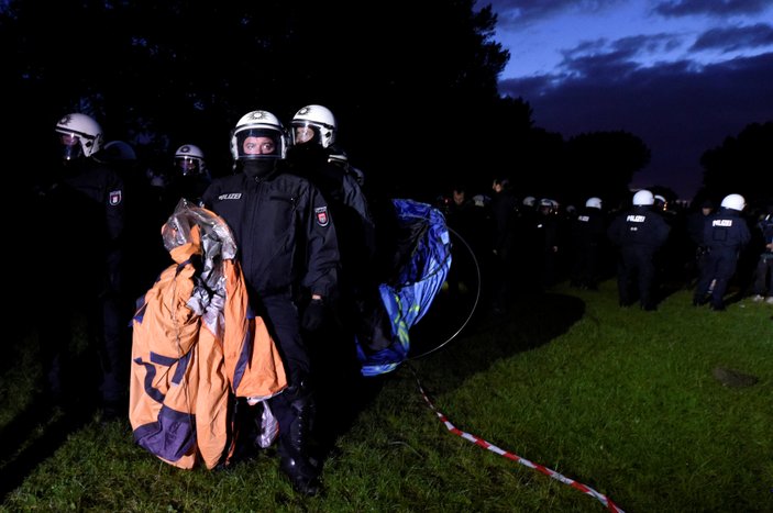 Hamburg polisi G20 protesto kampını dağıttı