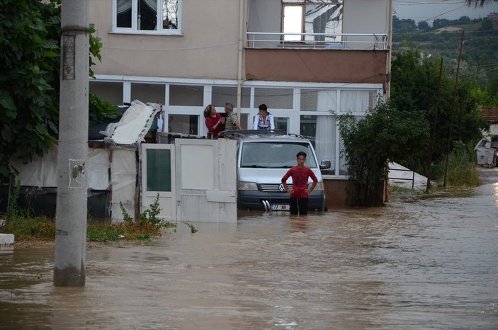 Yalova'da şiddetli yağış sele neden oldu