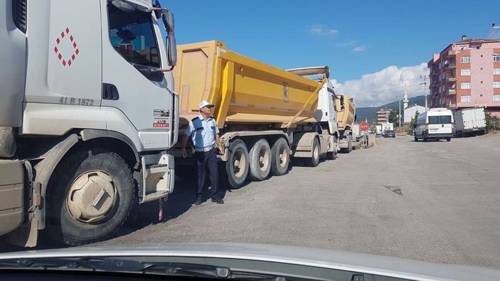 İhbar nedeniyle D-100 Karayolu ulaşıma kapatıldı