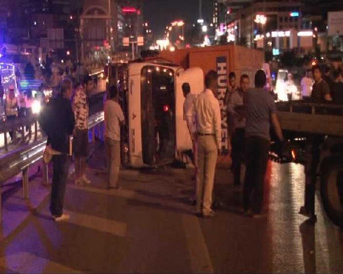 Maltepe'de zincirleme trafik kazası: 1'i ağır 4 yaralı