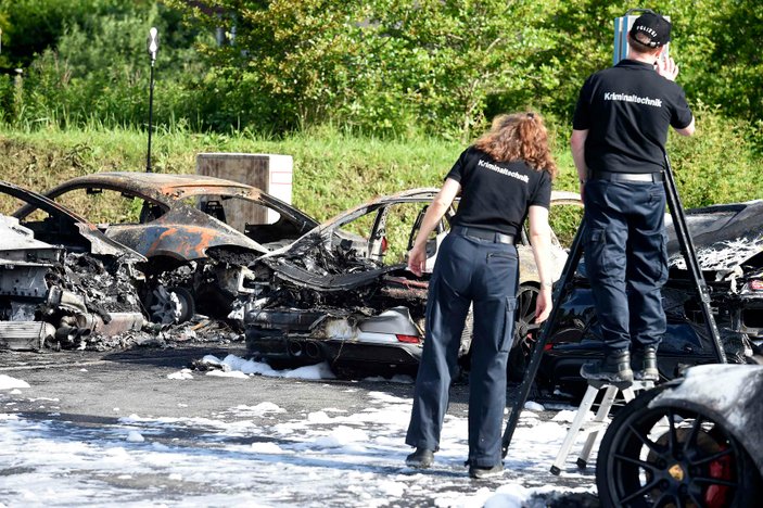 Hamburg sokakları savaş alanına döndü