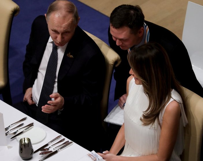 Melania Trump Putin'le sohbet etti