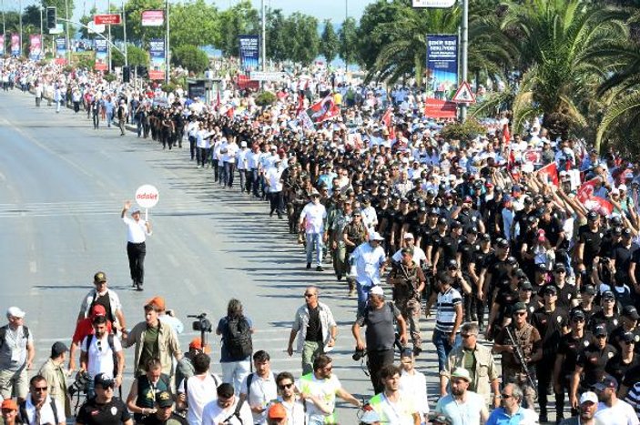 CHP lideri Kılıçdaroğlu tek başına yürüdü