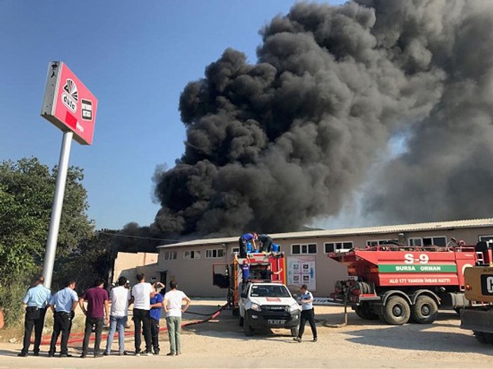 Bursa'da boya fabrikasında yangın