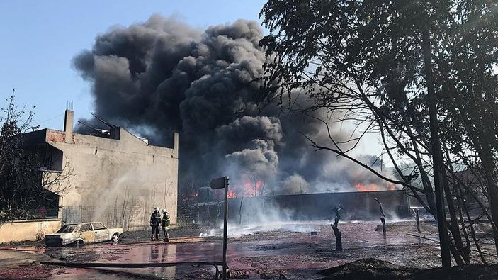 Bursa'da boya fabrikasında yangın