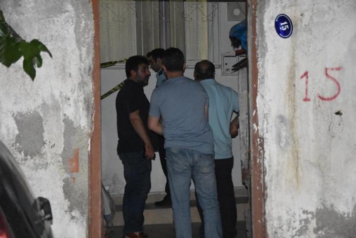 İzmir'de bıçaklı kavga: 1 ölü 1 yaralı