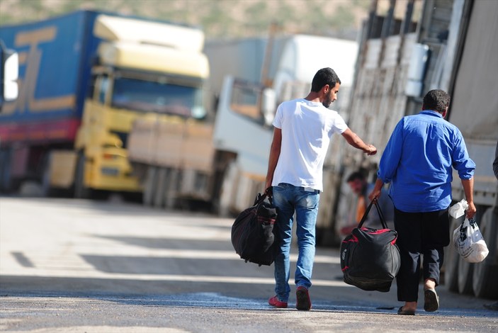 Sığınmacıların Türkiye'ye dönüşleri sürüyor