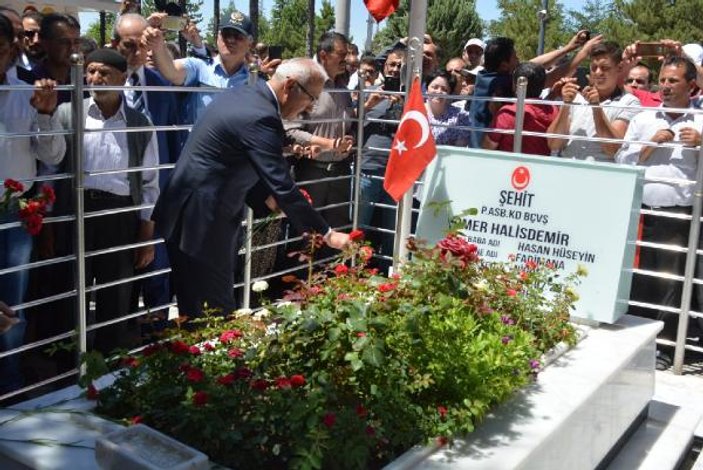 15 Temmuz kahramanı Ömer Halisdemir, mezarında anıldı