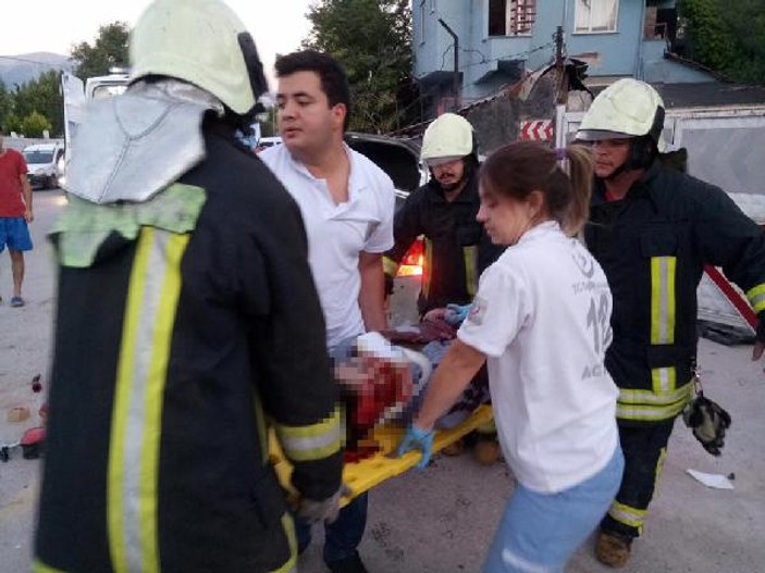 Denizli'de otomobil mezarlık duvarına çarptı: 1 ölü