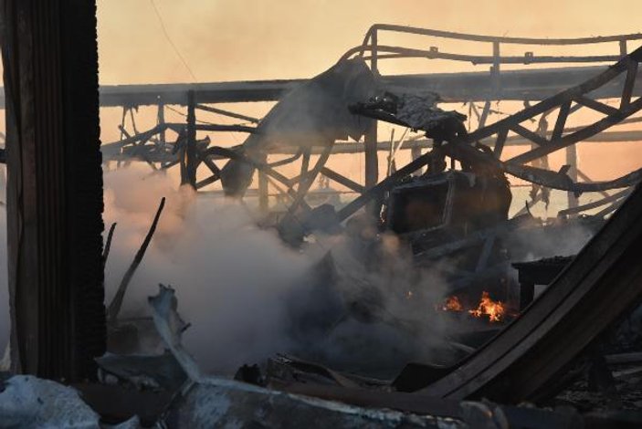 İzmir'de yangın: 2 restoran kül oldu