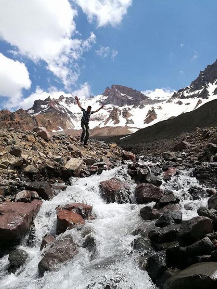 Erciyes'te yaz ortasında kesme karla serinlediler