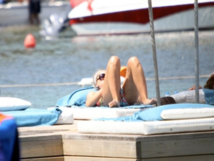 Hadise plajdan kovuldu