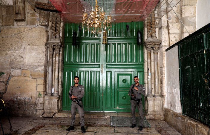 İsrail Mescid-i Aksa'da Cuma'yı yasakladı