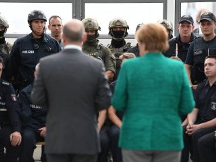 Almanya’da G20 gösterileri nedeniyle 35 polise soruşturma