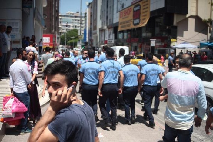 Adana'da seyyar satıcı-zabıta kavgası: 2 yaralı
